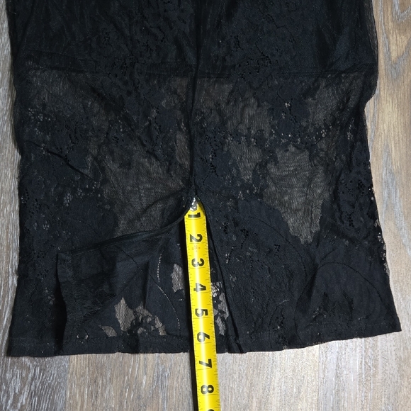 Missguided+ Black Lace Maxi Dress - Picture 14 of 15